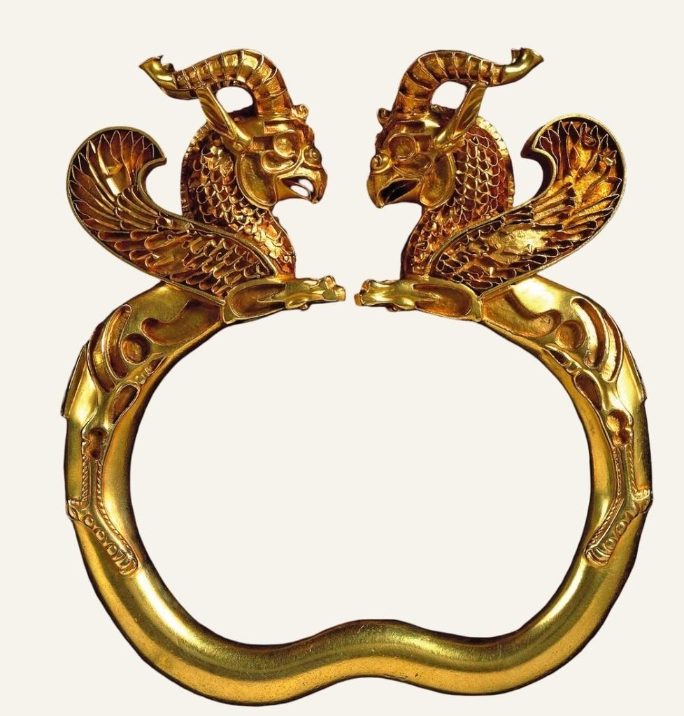 Bracelet en or, Vᵉ-VIᵉ siècles avant notre ère, période achéménide. Découvert à Takht-i Kuwad (?), au Tadjikistan actuel. H. 12,30 cm. 