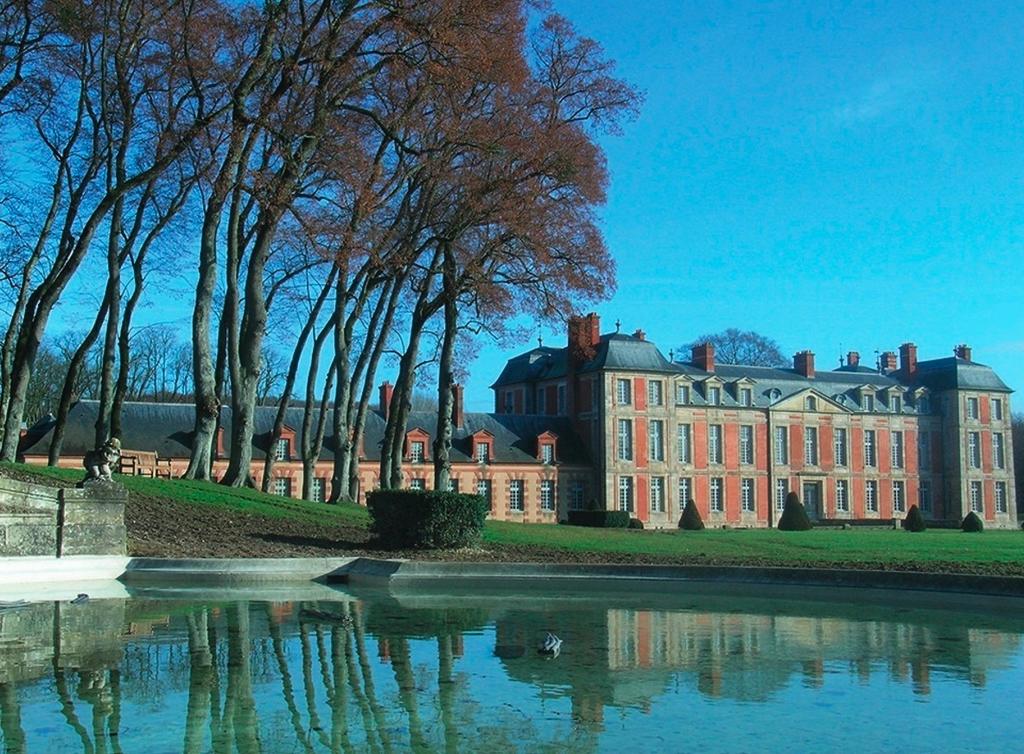 Vue extérieure du château de Chamarande.