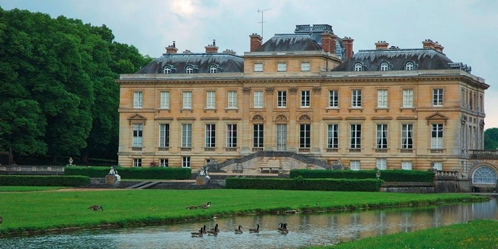 Vue extérieure du château du Marais.