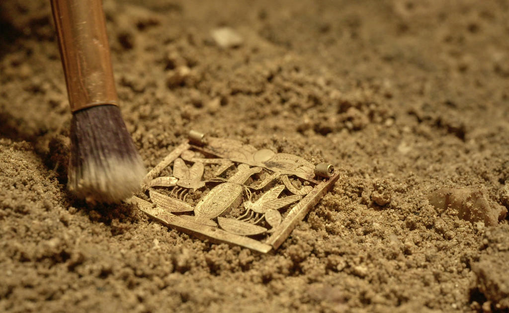 Mise au jour du pectoral au nom de Sésostris II.