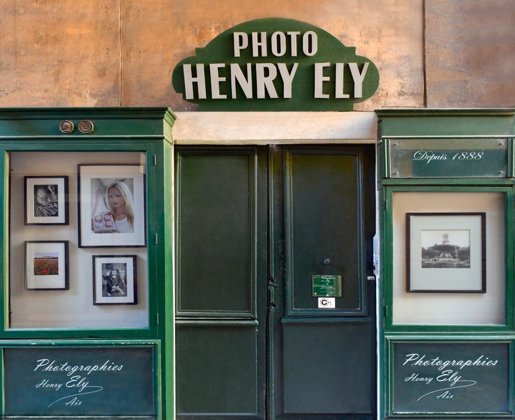 Devanture du studio photographique Ely.