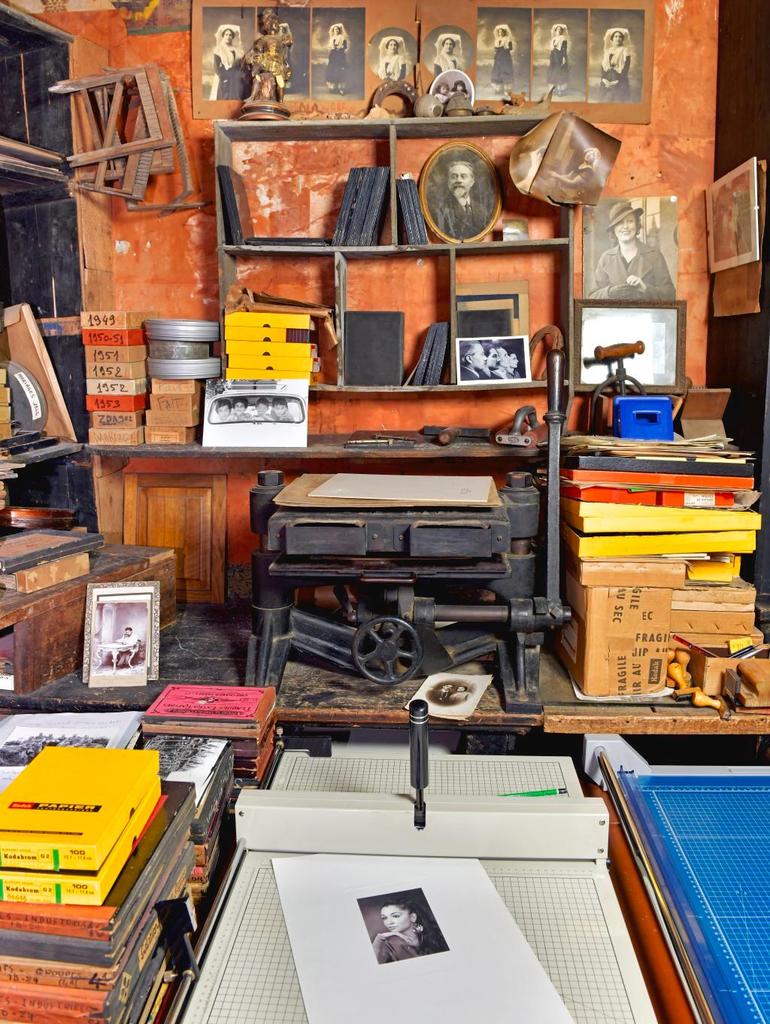 Le studio, et surtout, l’atelier, étaient restés dans leur jus. Des photographies et un film ont été réalisés pour conserver la mémoire de ce lieu historique.