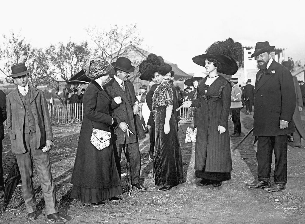 Élégantes, courses de chevaux, 1914.