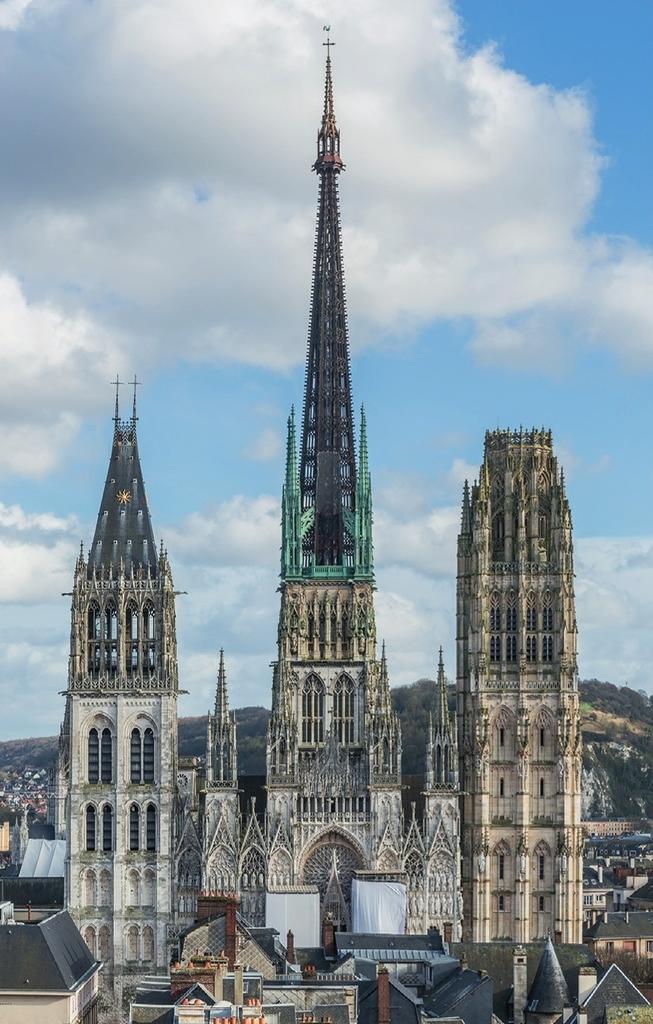La flèche en fonte de la cathédrale de Rouen.