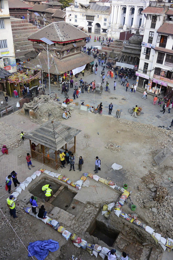 Les fouilles du Kasthamandap sur la place royale de Katmandou.