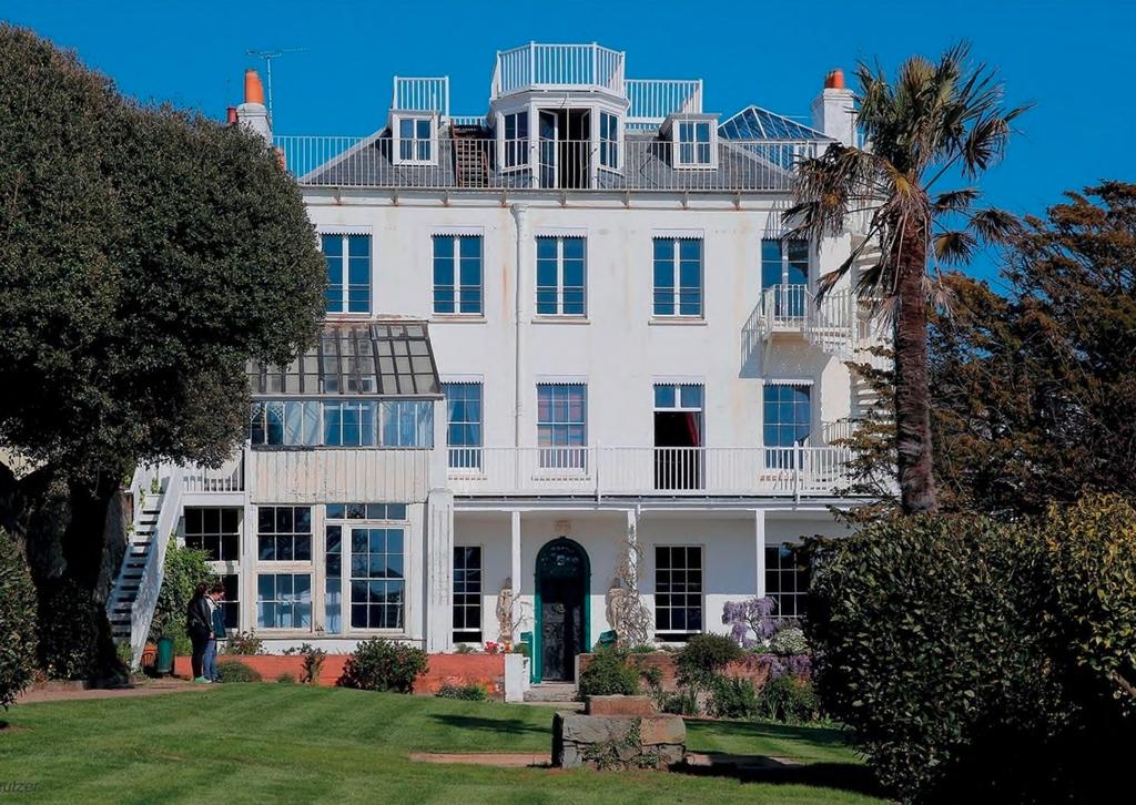 Vue extérieure de Hauteville House, demeure de Victor Hugo à Guernesey.