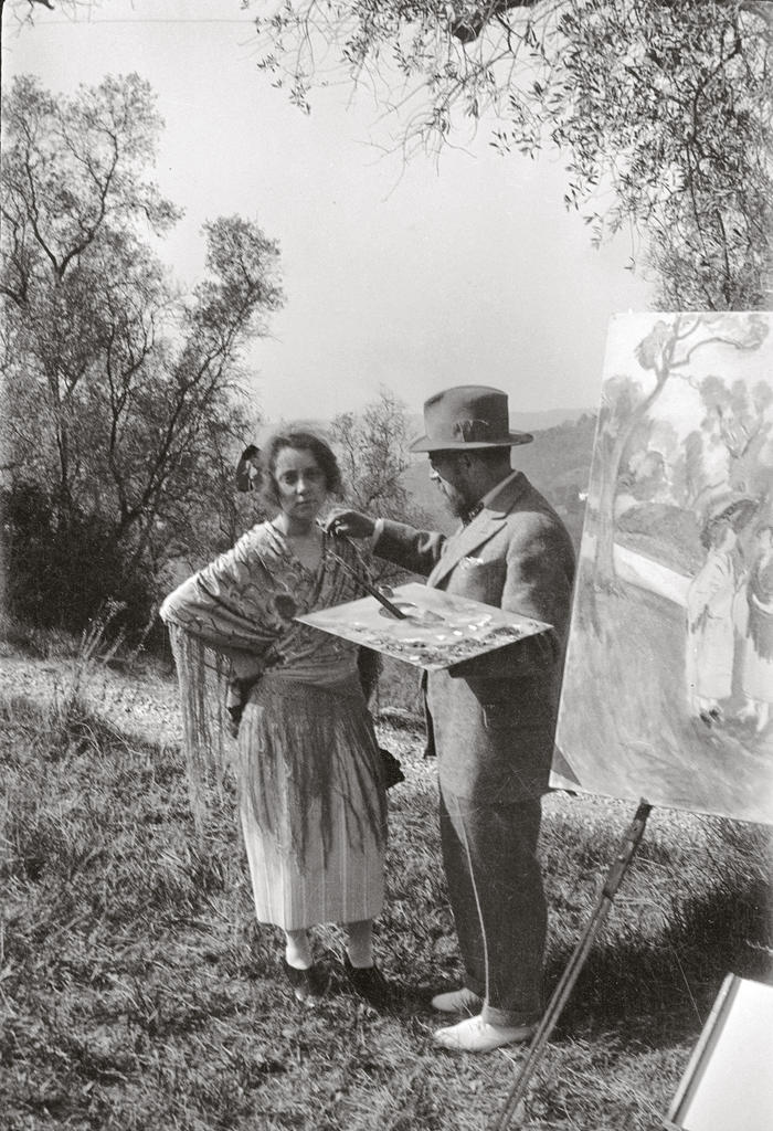 Henriette Darricarrère, Séance de pose à Nice pour le tableau Conversation sous les oliviers (Marguerite et Henri Matisse), 1921. Photographie. Archives Henri Matisse.
