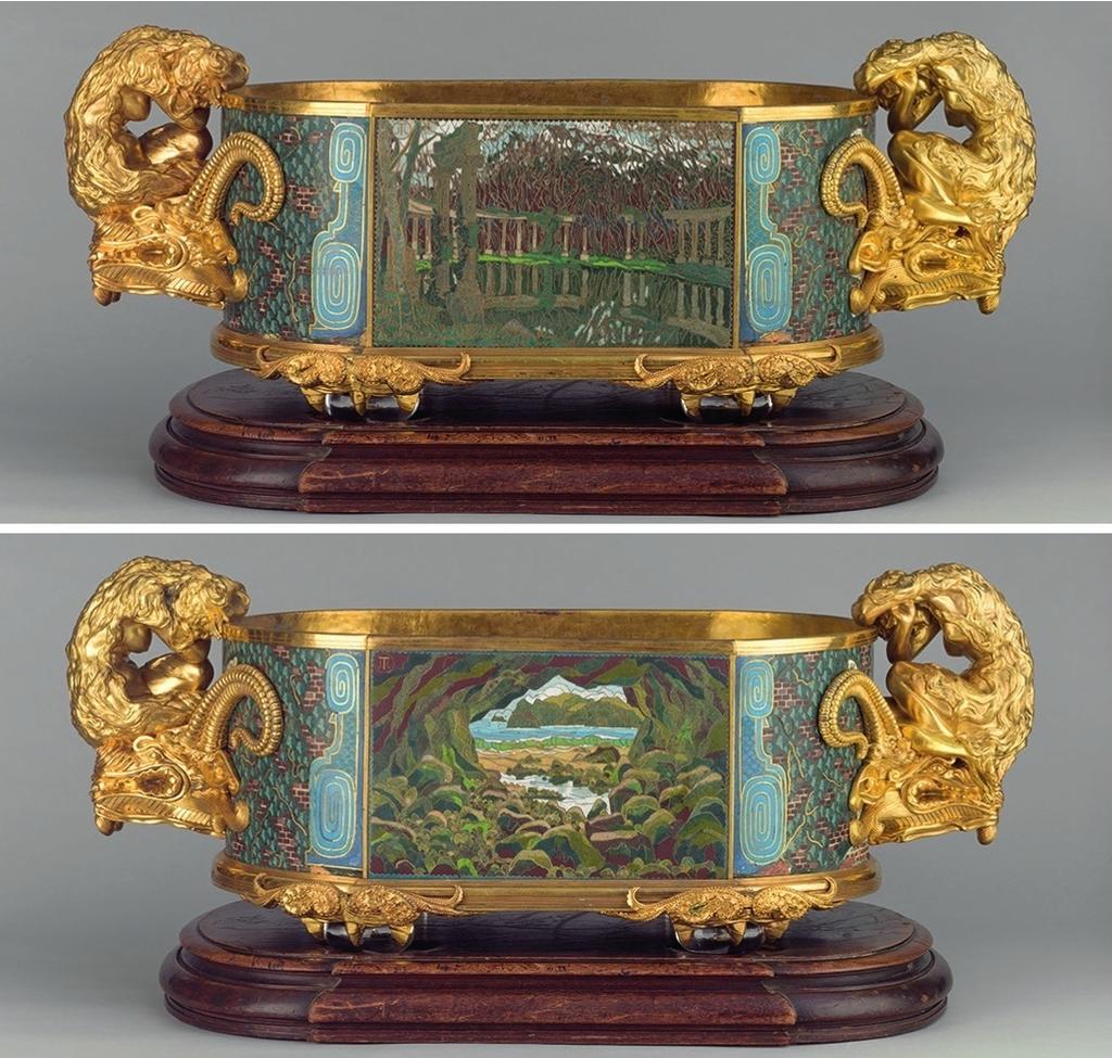 Grotte et pièce d’eau, vers 1882. Jardinière en bronze doré, émaux cloisonnés et cristal de roche, 28 x 74 x 31 cm. Paris, musée d’Orsay.
