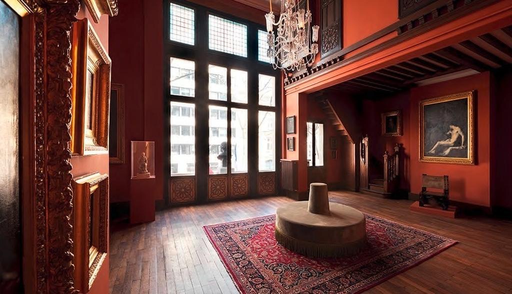 L'atelier rouge au premier étage du musée Jean-Jacques Henner.