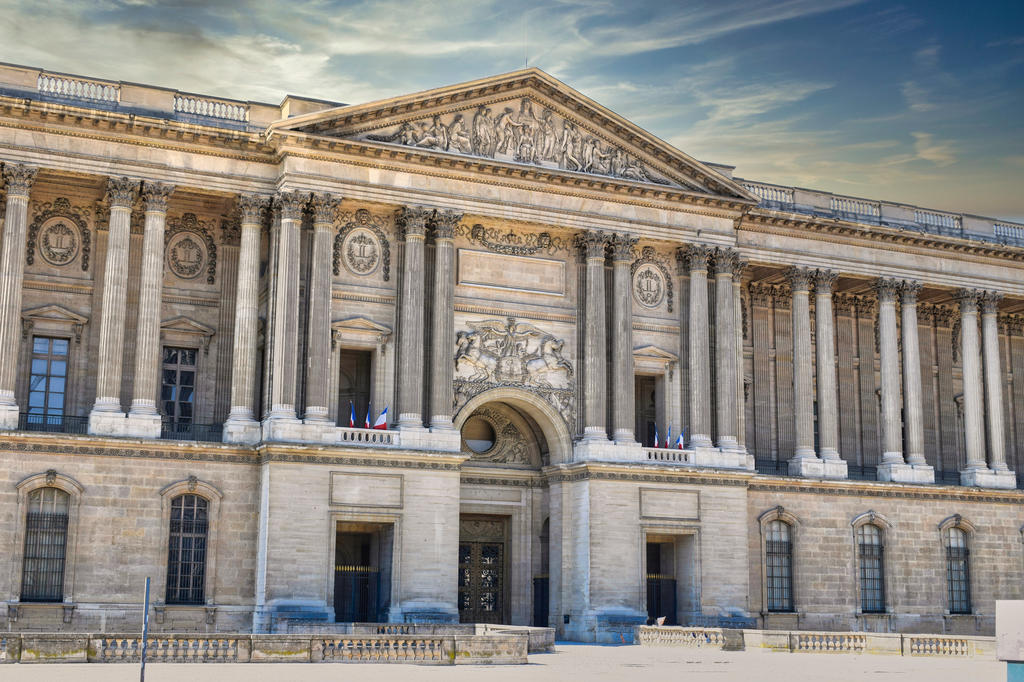 La nouvelle entrée du musée du Louvre se situera du côté de la façade est, là où Claude Perrault a construit une colonnade entre 1667 et 1670, et donnera accès à de nouvelles salles, créées sous la Cour carrée.