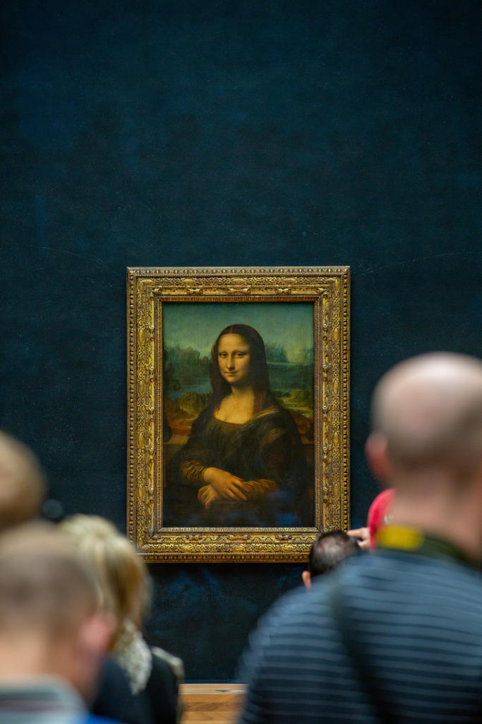 La salle des États, où est aujourd’hui accrochée La Joconde, accueille un nombre de visiteurs beaucoup trop important pour que l’œuvre, ainsi que toutes celles qui y sont exposées, puisse être admirée dans de bonnes conditions. 