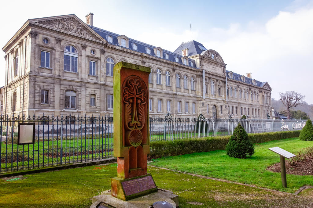 Sèvres - Manufacture et Musée nationaux, 2 Place de la Manufacture à Sèvres. 