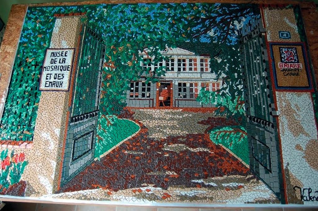 Musée des Émaux et de la Mosaïque.