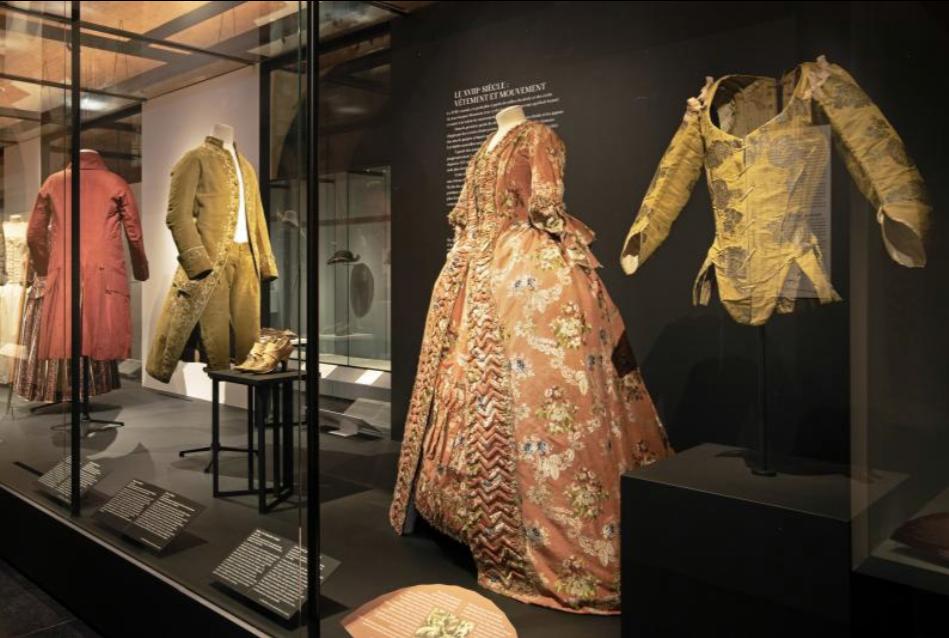 Vue de l'exposition « La mode en mouvement #2 », au Palais Galliera. 