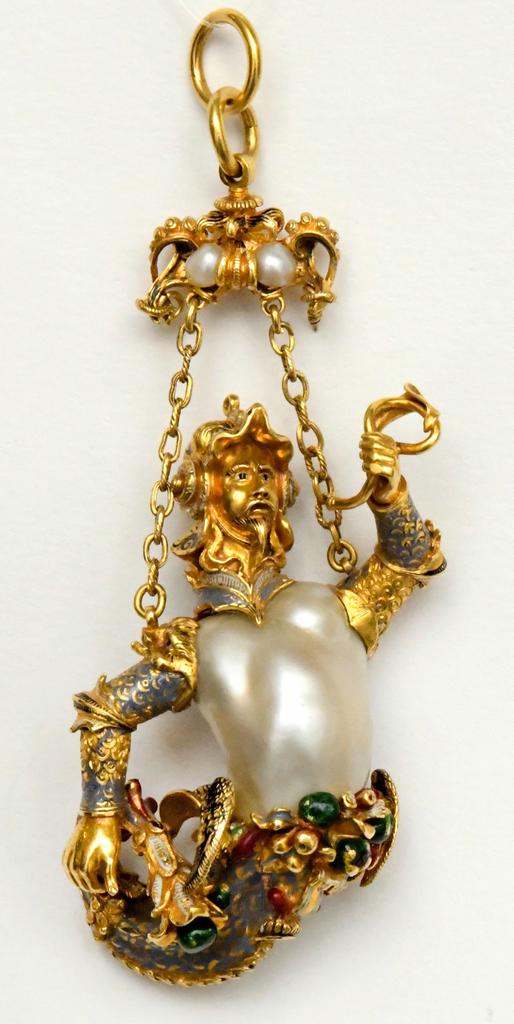 Pendentif en forme de triton, Espagne, vers 1570-1590. Or émaillé, perle, 9 x 4 cm. Collection particulière. 