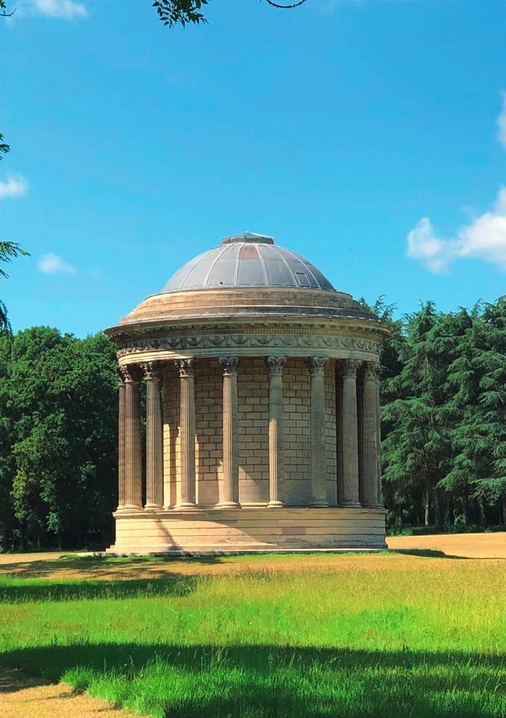 Le temple de la Piété filiale au plan circulaire.