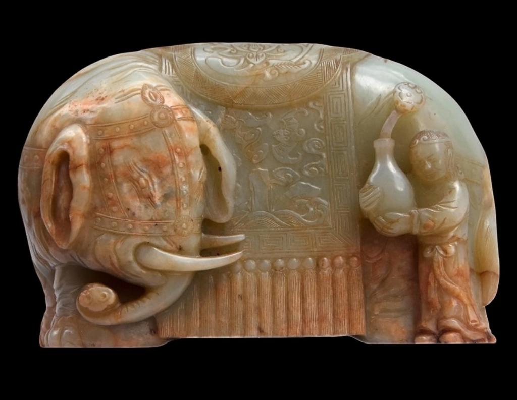 Chine, règne de Qianlong (1736-1795). Groupe en jade figurant un éléphant et son serviteur, 13 x 9 x 6 cm. Vente Toulouse, Hôtel des Ventes Vitry, Fournié et Cortès, 5 juin 2025. Expert : cabinet Ansas, Papillon, de Léry. Estimé : 10 000/12 000 €. Adjugé : 16 875 € (frais inclus).