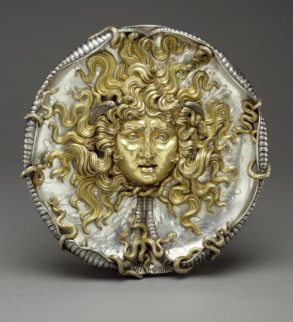Médaillon à la tête de Méduse, 1911. Argent doré, D. 23,5 cm. Los Angeles, Getty Museum.