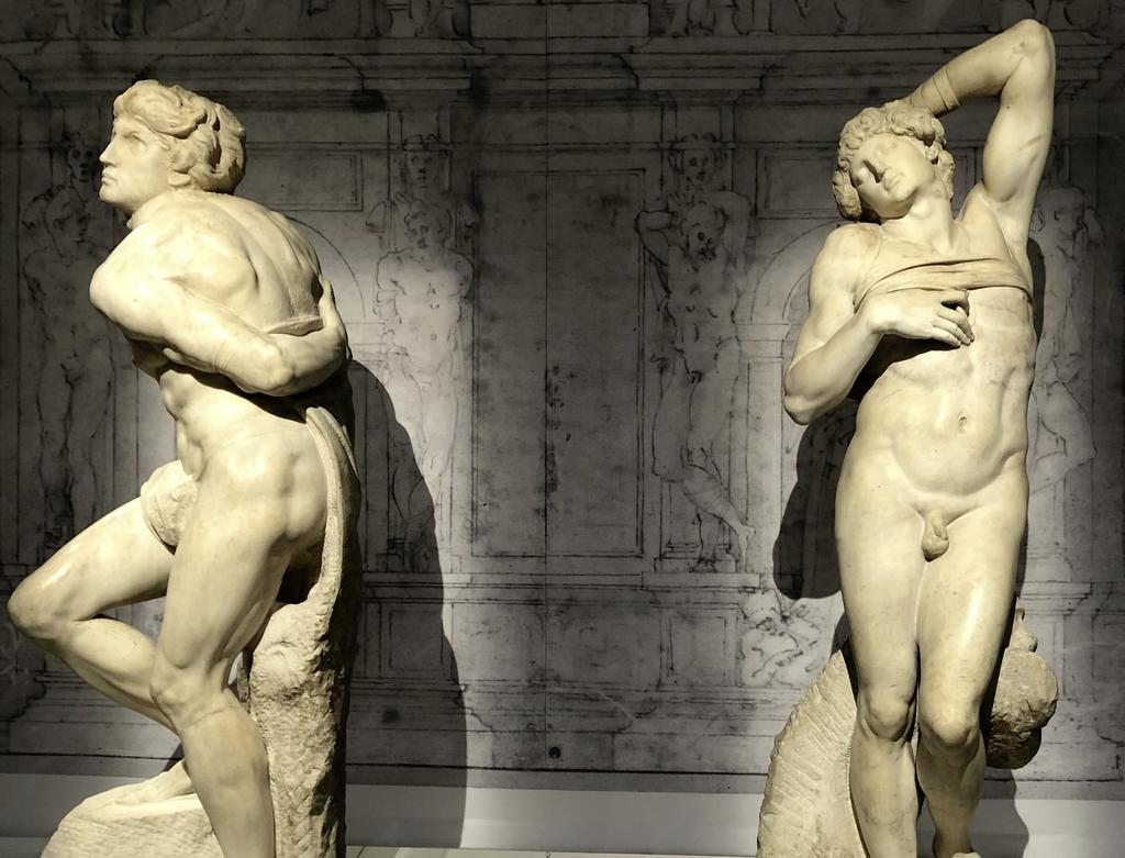 Michel-Ange, Esclaves. Vue de l'exposition Le Corps et l'Âme.