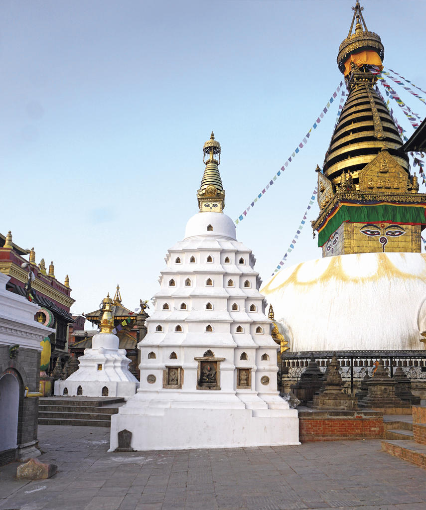 Stupa aux Multiples Portes Auspicieuses après sa reconstruction, 2021. 