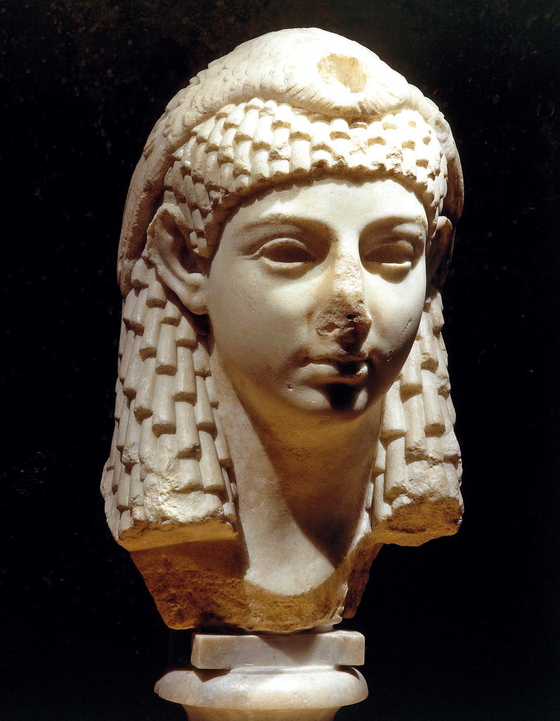 Tête d’une reine ptolémaïque. Marbre, Ier siècle avant notre ère.