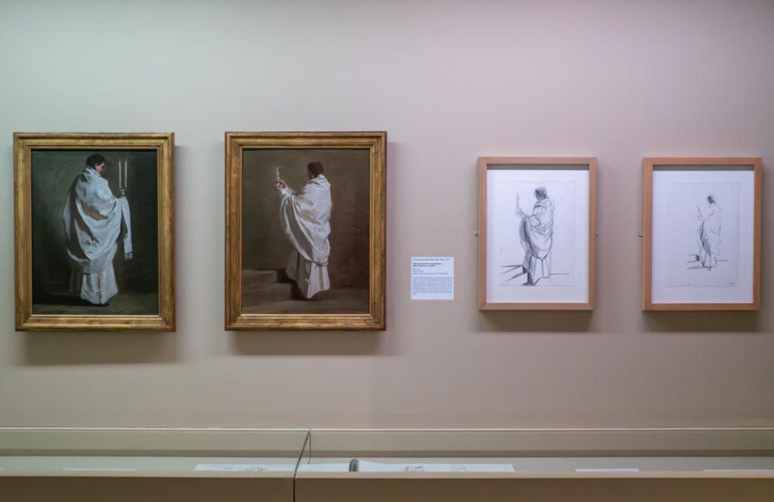 Vue de l'exposition avec les dessins de diacres réalisés par Pierre Buraglio (né en 1939) d'après les études de Pierre Subleyras pour La Messe de saint Basile conservées dans le musée.