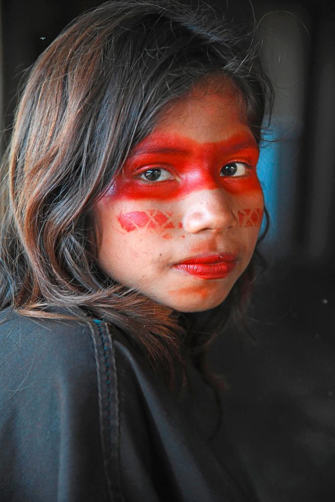 Aroshina Piyãko, motif facial représentant un serpent kempiro-kõta. 