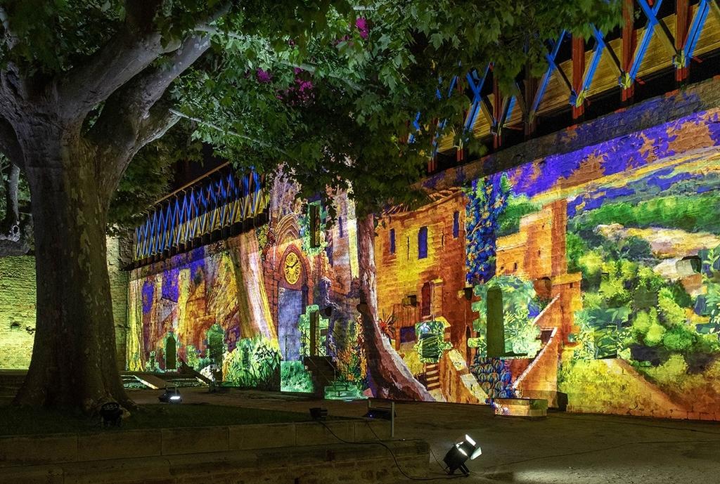 Le Centre des Monuments nationaux vous invite à une promenade nocturne à Carcassonne, « Remparts et lumières ».