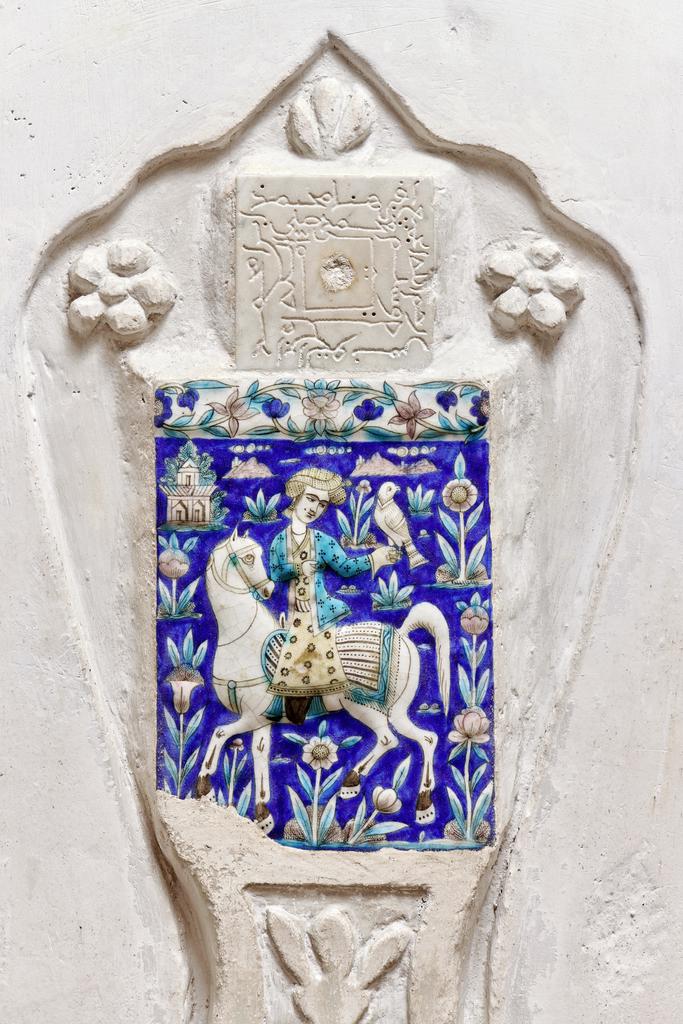 Carreau de céramique (Perse) visible dans la Chambre arabe.