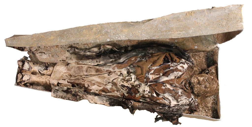 Vue du cercueil en plomb contenant la dépouille de Louise de Quengo au moment de son ouverture. Couvent des Jacobins, Rennes, 2014. 