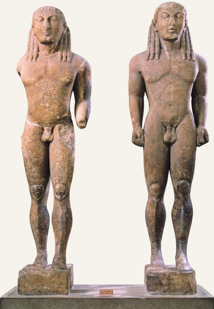 Sculptures de Cléobis et Biton. Kouroi de l’époque dite archaïque, vers 580 avant notre ère. Delphes, musée archéologique.