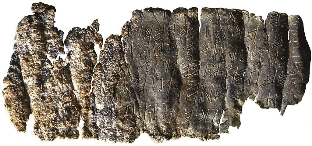 Face étrusque de la feuille de plomb inscrite de l’oppidum indigène de Pech Maho à Sigean (Aude).