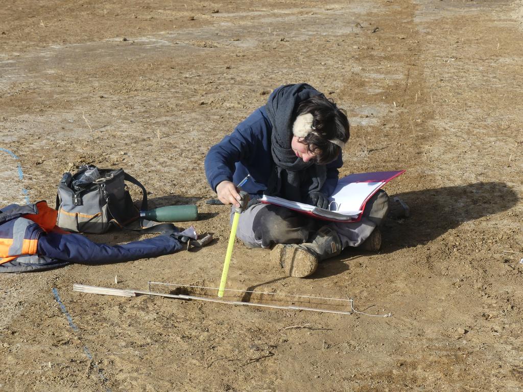 Fouille d’une ferme gauloise à Magny en amont de la construction d’une plate-forme logistique par la société de développement et d’investissement Stonehedge, en bordure de l’autoroute A6, 2025. 