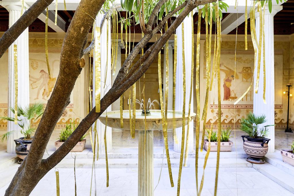 Gabriel Léger (né en 1978), Aurai-je du bonheur ? Rubans de laiton gaufrés.