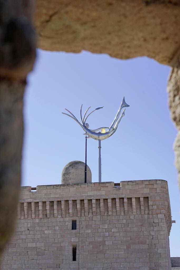 Laure Prouvost (née en 1978), Au fort les âmes sont.