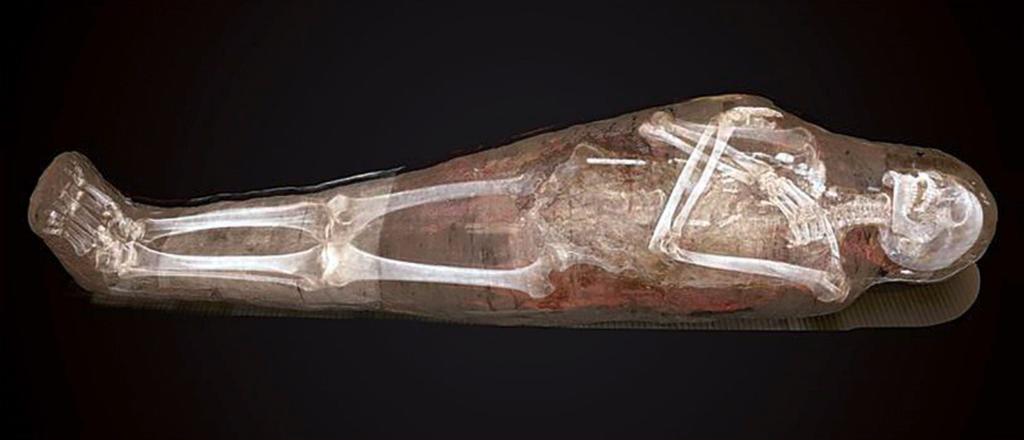 Scan 3D d’une momie égyptienne vieille de 4 000 ans exposée au musée du Medelhavsmuseet de Stockholm, réalisé grâce au système d’imagerie « Inside Explorer » de Interactive Institute Swedish ICT, à partir des données acquises avec le scanner 3D Edge ScanArm de la société Faro. Le visiteur peut découvrir le corps à travers le sarcophage.