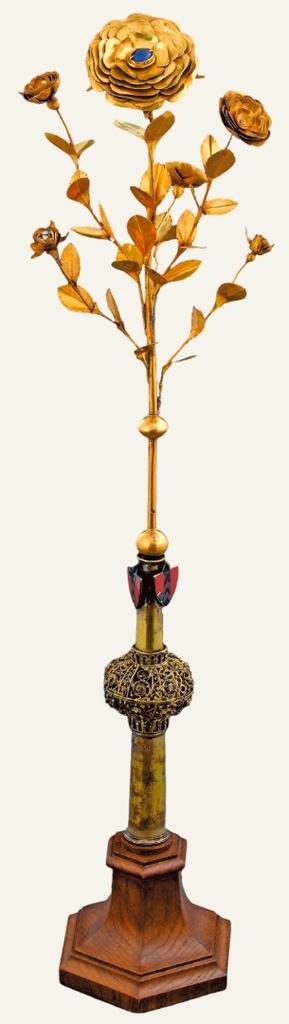 Rose d’or provenant de la cathédrale de Bâle, Minucchio da Siena, Avignon, 1330. Or, pierreries, H. 60 cm.