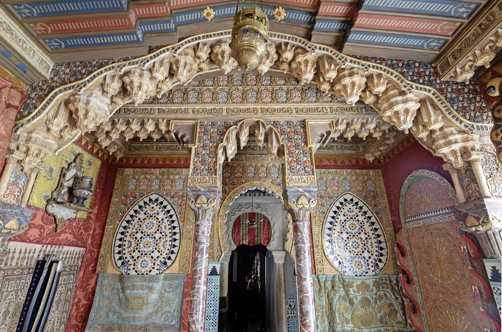 Le Salon turc avec son plafond inspiré de l’Alhambra.