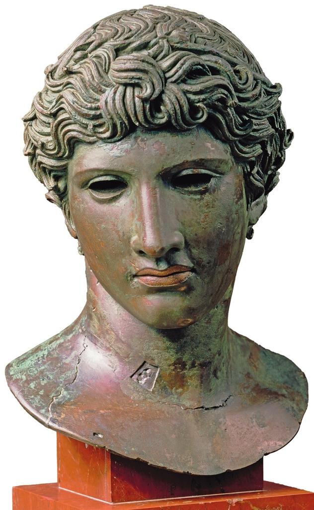 Tête en bronze dite de Bénévent. Iᵉʳ avant ou Iᵉʳ siècle de notre ère. Paris, musée du Louvre, DAGER.