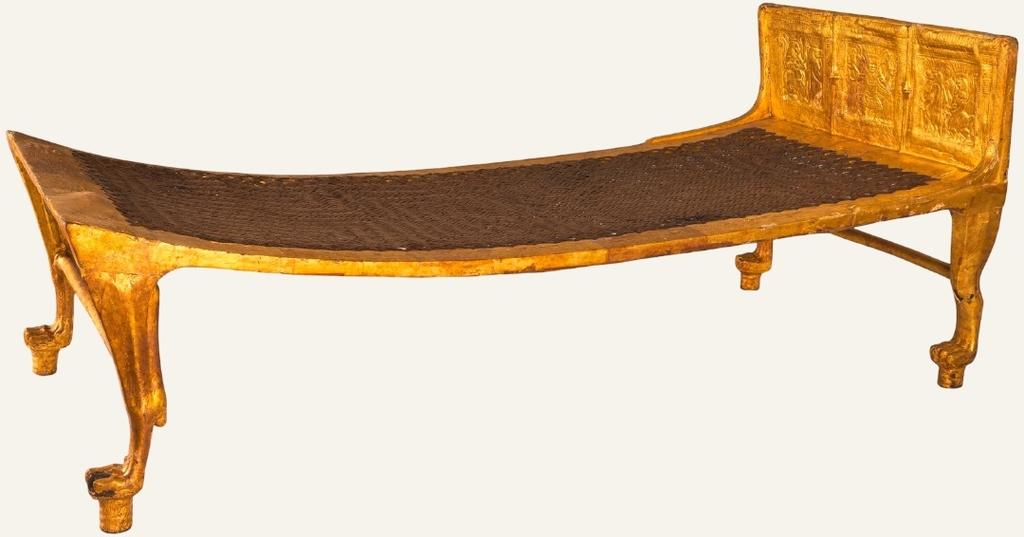 Lit funéraire en bois doré. Bois, feuille d’or, L. : 180,5 cm. Règne de Toutânkhamon (1336-1326 avant notre ère), Louxor, vallée des Rois, KV62. Le Caire, Grand musée égyptien, GEM 14276. 
