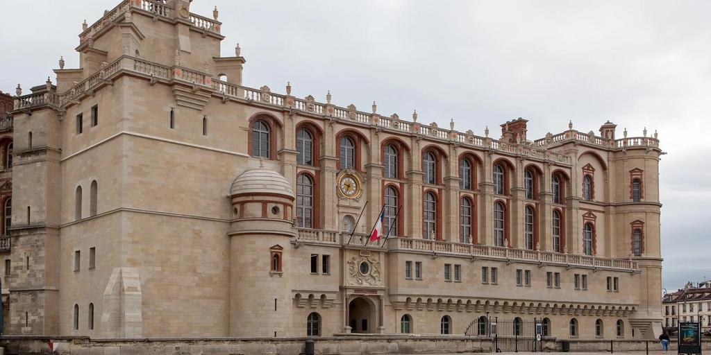 Vue extérieure du château de Saint-Germain-en-Laye abritant le musée d'Archéologie nationale.