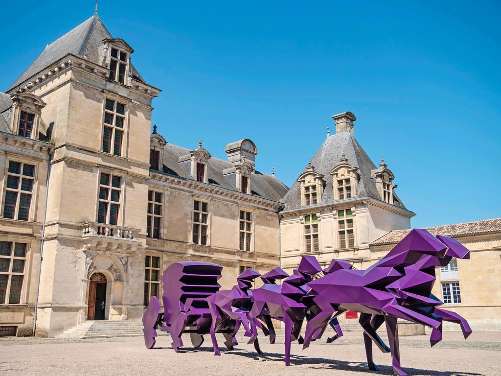 Xavier Veilhan (né en 1963), Le Carrosse (2009) au château ducal de Cadillac. 