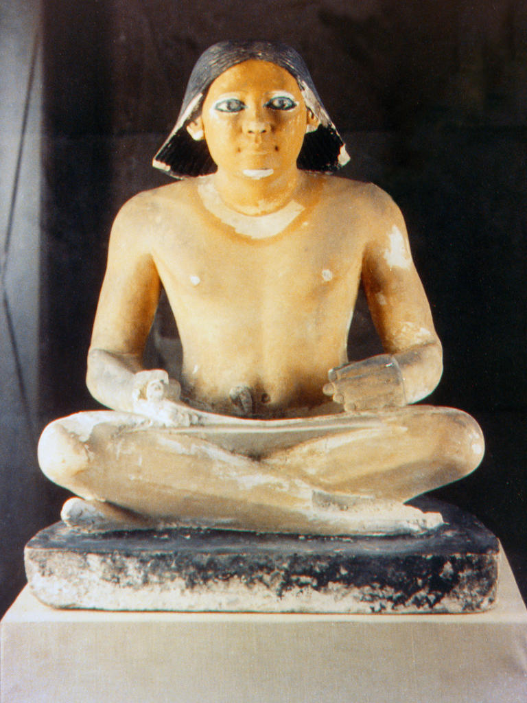 Scribe accroupi de la Ve dynastie. Le Caire, Musée égyptien.
