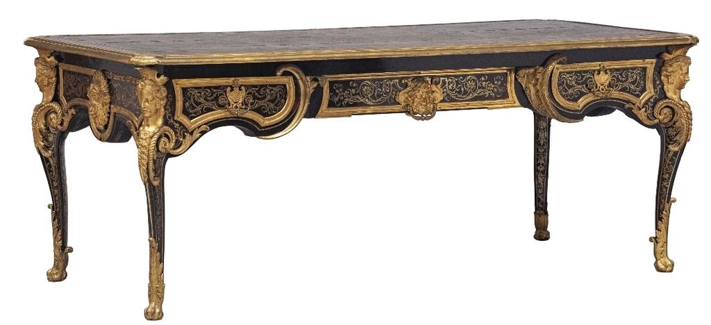 André Charles Boulle, bureau plat du prince de Condé, vers 1720. Chantilly, musée Condé, dépôt du musée national des châteaux de Versailles et de Trianon.