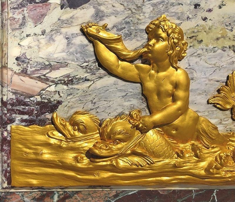 Sculptures en plomb sur le bas-relief central du Buffet d'eau, avant, pendant et après restauration.