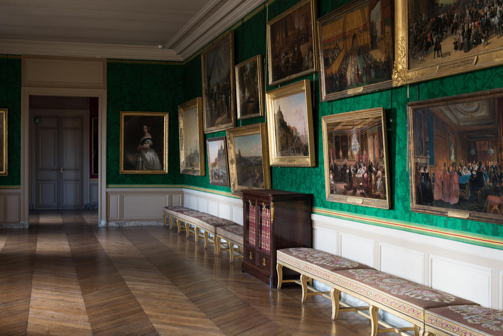 Vue de l'une des salles de l'attique Nord du château de Versailles.