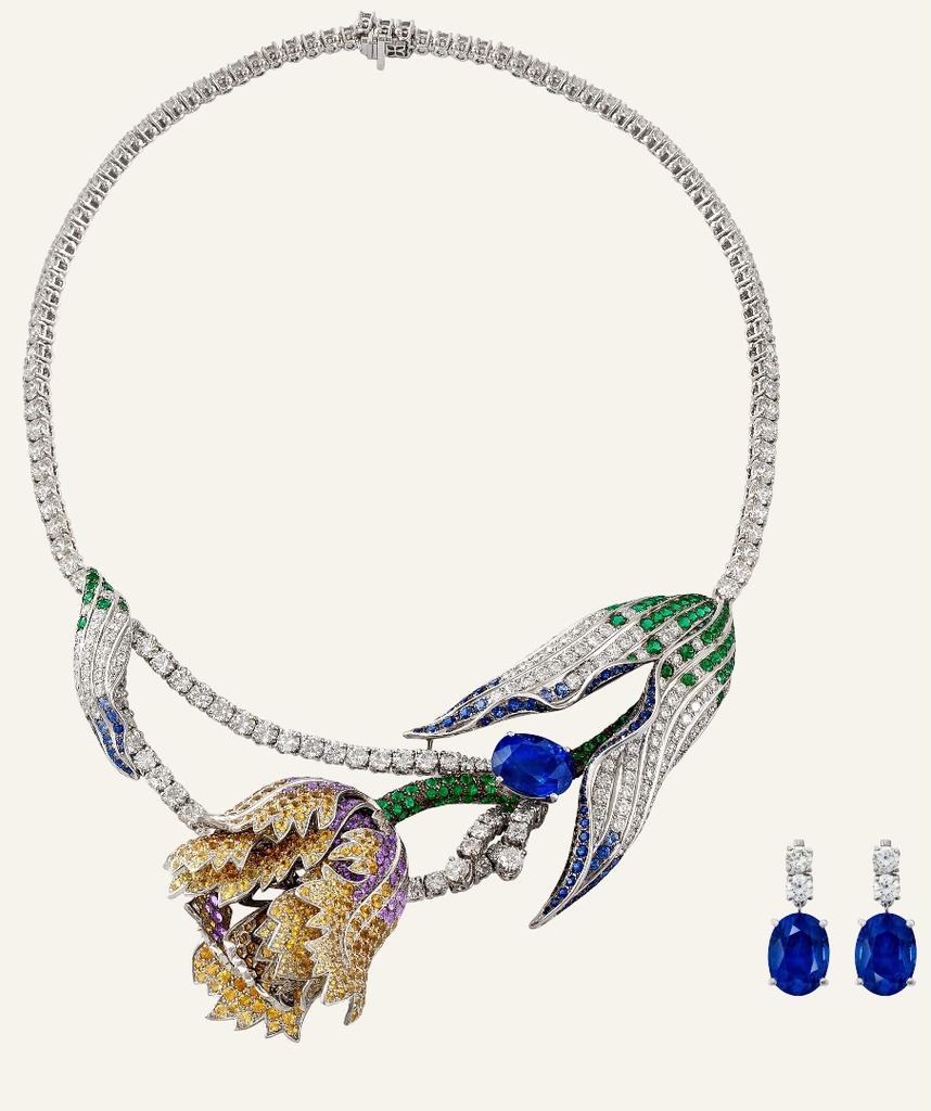 Boucheron, collier et pendants d’oreilles en or, saphirs de couleurs, diamants, 2009. Vente Genève, Christie’s, 14 mai 2025. Estimé : 200 000/300 000 CHF. Adjugé : 428 400 CHF (458 719 € frais inclus).