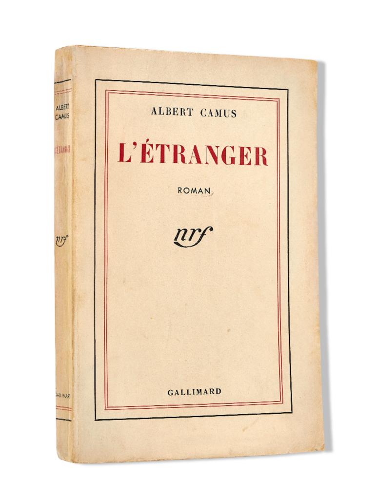 L’Étranger a été publié en 1942 chez Gallimard (photo de l'édition originale). Le manuscrit de ce roman est l’un des plus précieux documents du fonds Albert Camus.