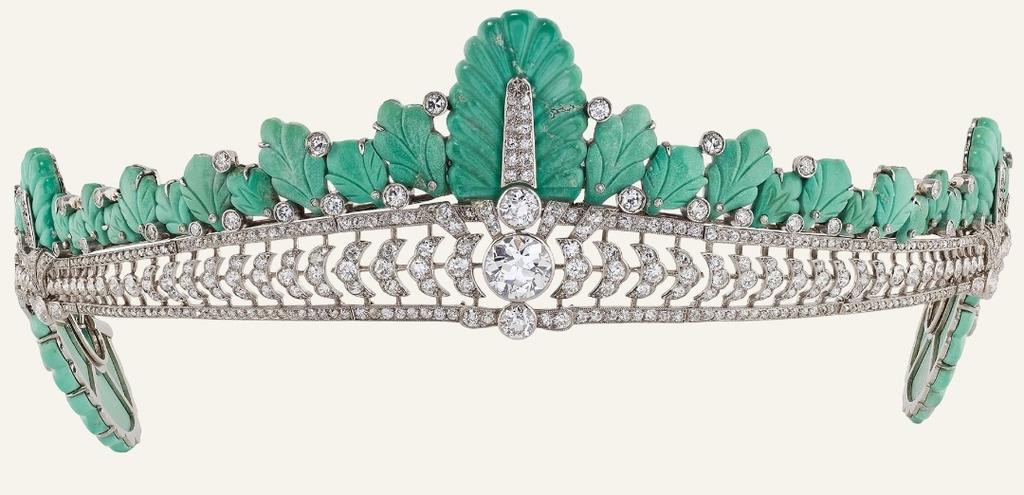 Cartier, diadème en platine, diamants et turquoises, 1930. D. 33,5 cm ; H. 4,7 cm. Vente Londres, Bonhams Cornette de Saint Cyr, 5 juin 2025. Estimé : 250 000/350 000 £. Adjugé : 889 400 £ (1 029 987 € frais inclus).