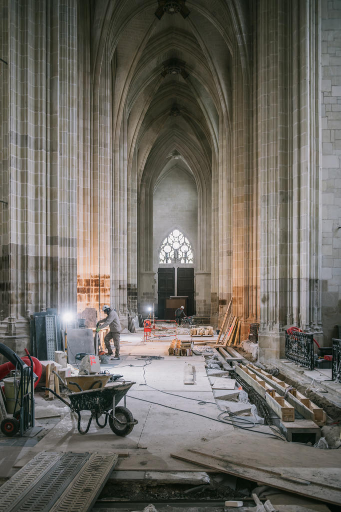 La cathédrale Saint-Pierre-et-Saint-Paul de Nantes en avril 2025, alors que les travaux de restauration consécutifs à l'incendie de juillet 2020 sont en cours.